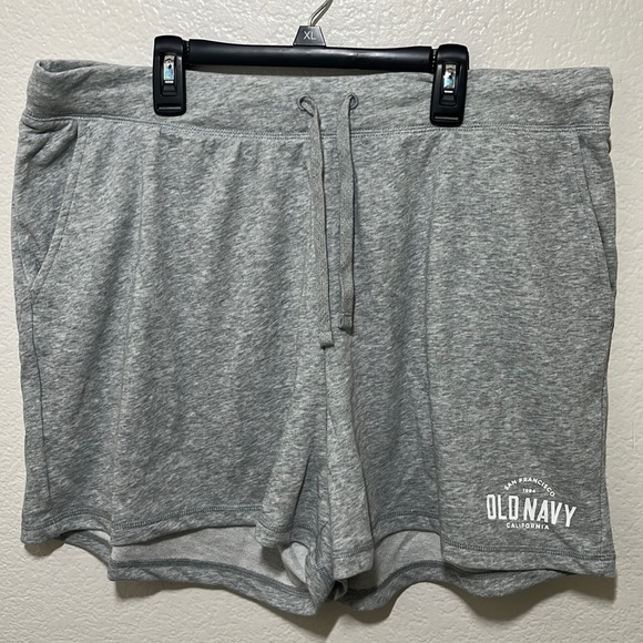 NWOT Old Navy Grey Logo-Graphic Sweat Shorts for Women, Extra Large, 2 pockets - Picture 3 of 9